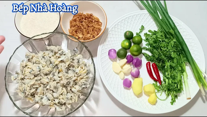 Wash clam intestines three or four times and drain.
