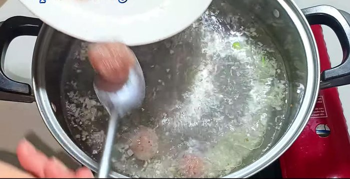 Add fish cakes to the boiling soup gently. Cover and simmer for 2 minutes, then open and let fish cakes cook fully.