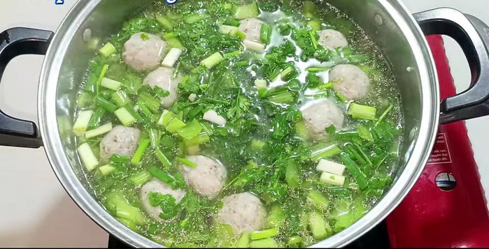 Add green onions and cilantro. Stir well and turn off the stove.