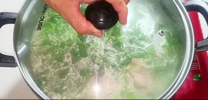 Bring the soup back to a boil, then reduce heat to low and simmer. Stir occasionally to prevent the pennywort from drying out or turning black. (166.239)