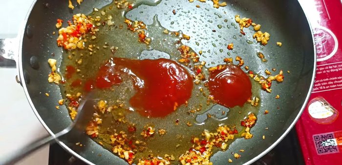 Turn on the heat, bring the sauce to a boil, and simmer for about 30 seconds to thicken.