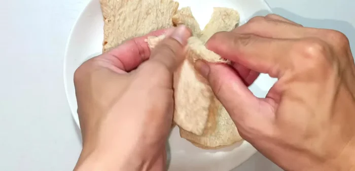 Tear the ribs into small, thin pieces.