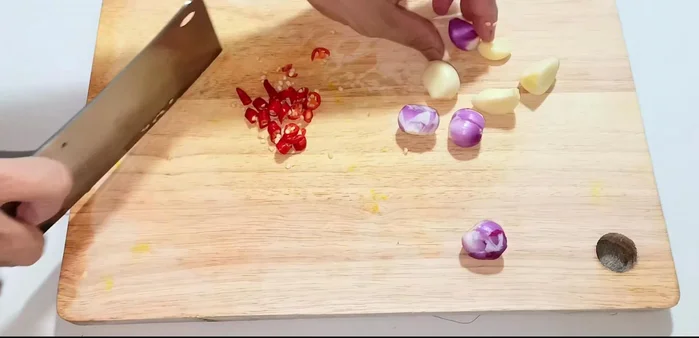 Chop the garlic and shallots together.
