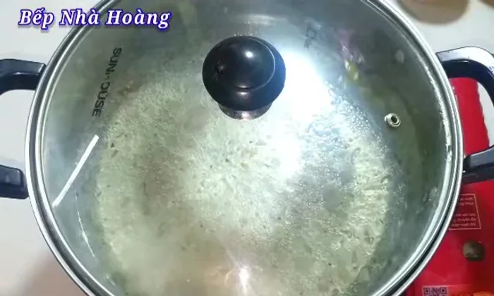 Add the marinated beef and stir well.