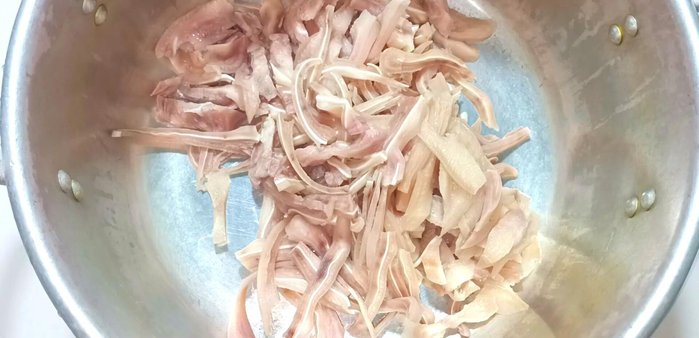 Add a few spoons of the salad dressing to your main salad ingredients (chicken, pork, or shrimp). Mix well and marinate for 5-10 minutes.