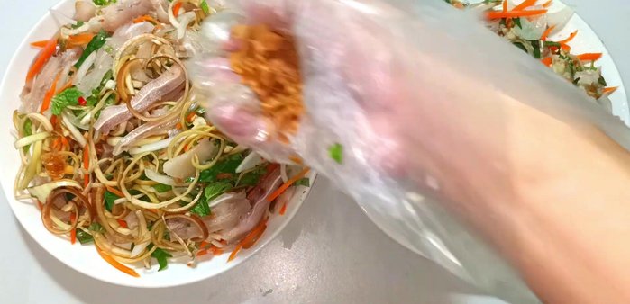 Serve the salad on a plate, sprinkling the remaining fried onions and peanuts on top.