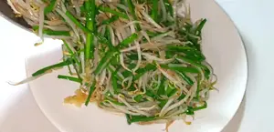 Crispy Stir-fried Bean Sprouts with Chives Recipe