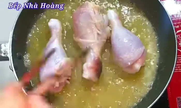 Fry chicken thighs in medium heat until golden brown on both sides.