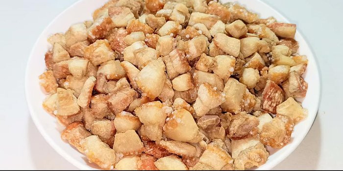 Store and enjoy: Store the cooled crispy pork lard in an airtight container at room temperature for optimal crispiness. Avoid refrigeration to prevent moisture buildup.