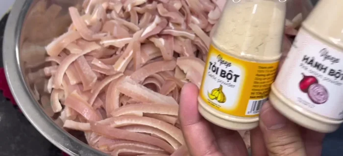 Combine all the cut meat in a large basin. Add garlic powder, onion powder, crushed peppercorns, sugar, seasoning powder, MSG, and fish sauce. Mix thoroughly with gloves, ensuring even distribution of spices. Marinate for at least 30 minutes.