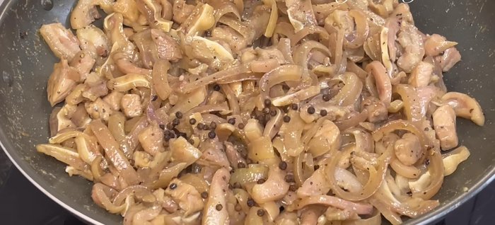 Add whole peppercorns during the last few minutes of stir-frying. Turn off the heat and stir well.