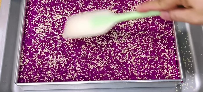Let the sticky rice cool completely. Once cooled, remove it from the mold and cut into bite-sized pieces.
