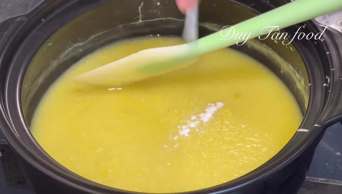 Add vanilla and set aside to cool.