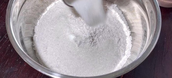 Prepare dough: Combine flour, sugar, baking powder, salt, yeast mixture, and vanilla extract/lion powder. Mix well. (94.799)