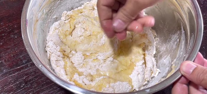Knead dough: Add cooking oil and knead for 5-7 minutes until soft and slightly sticky. (200.959)