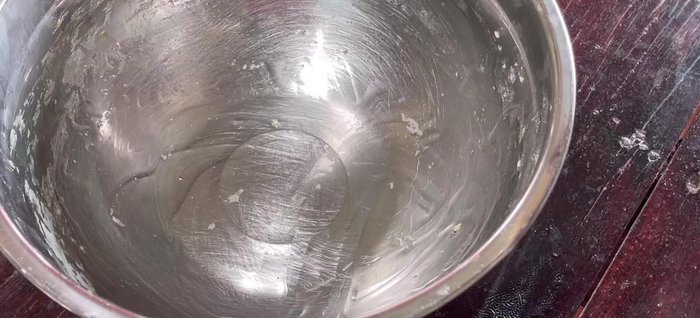 First fermentation: Grease a bowl with oil, place the dough, cover, and let it ferment for 1-1.5 hours until doubled in size. (245.76)