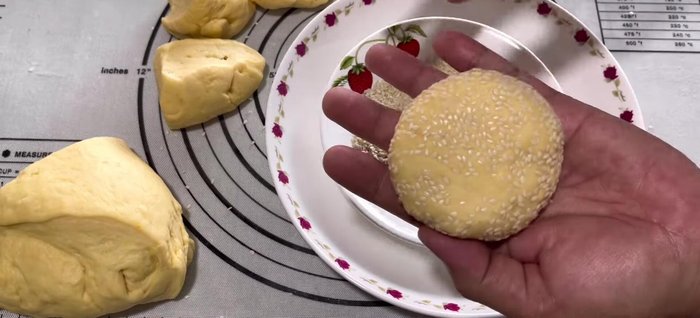 Rest and roll: Let the dough rest for 10-15 minutes. Gently flatten each ball. (551.72)