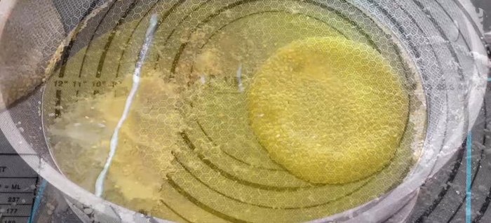 Fry: Heat oil in a pan. Fry the dough balls over low heat, using a ladle to baste with oil, until golden brown and puffed up. (652.48)