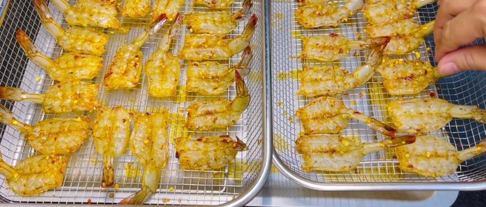 If not fully dried after sun-drying, bake in the oven at 100°C for 45-60 minutes with the oven door slightly ajar.
