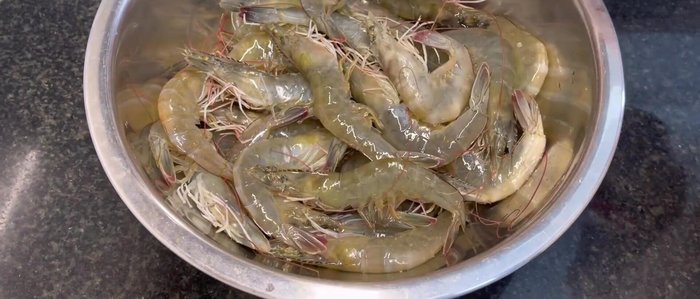 Freeze the live shrimp for 1 hour to make peeling easier.