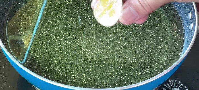 Heat cooking oil. Add a teaspoon of lemon juice to the oil before heating to prevent splattering and maintain crispiness.