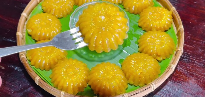 Cool and serve: Let the cake cool completely before removing it from the mold. Serve with coconut milk topping (if desired).