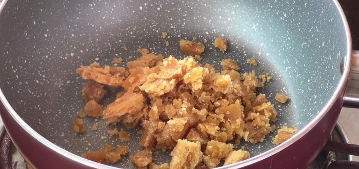 Make the sugar syrup: Combine palm sugar and water, cook over medium heat until sugar dissolves. Let cool.