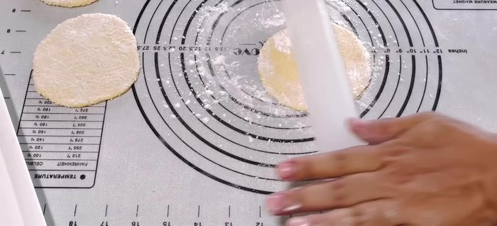 Fry the Ban Tieu: Heat oil in a pan over medium-low heat. Gently place the dough into the hot oil, immediately flipping and turning continuously for a few seconds. Fry until golden brown on both sides and puffy (about 1-1.5 minutes).