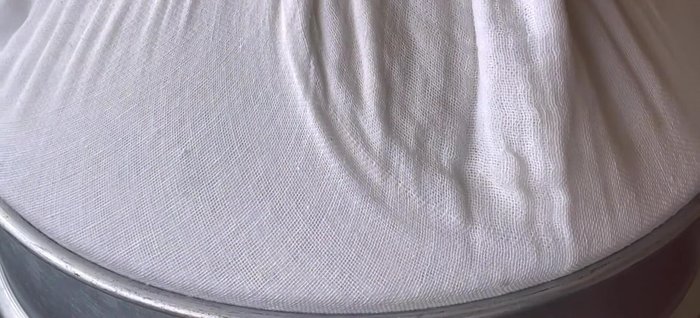 Steam the cakes for 15-20 minutes, covering the steamer lid with a cloth. (435.4)