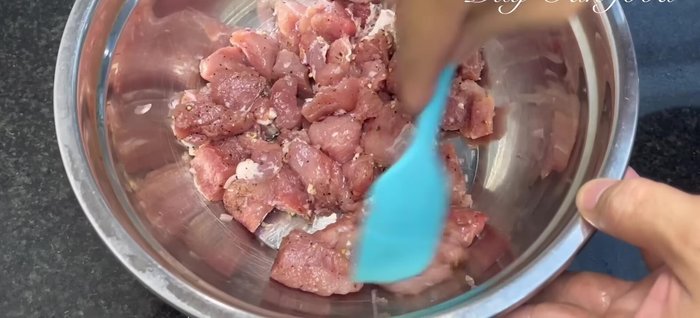 Combine the lean pork (after marinating), pork skin, and remaining red salt (½ teaspoon) in a bowl. Add sugar, seasoning powder, MSG (optional), fish sauce, and pepper. Mix well. Finally, add tapioca starch and mix thoroughly.