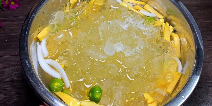 Add ice: Add 1kg of ice and mix well (307.639).