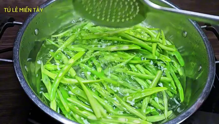 Blanch the green beans (optional): Boil the green beans briefly in a pot of water until slightly softened to your desired consistency. Drain and set aside.