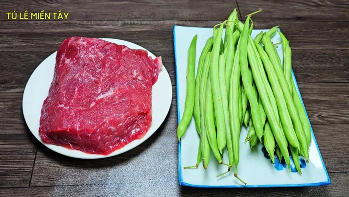 Prepare the green beans: Choose firm, young beans. Remove the string from the back of the bean stems and wash thoroughly. Cut into small pieces. Do not wash again after cutting.