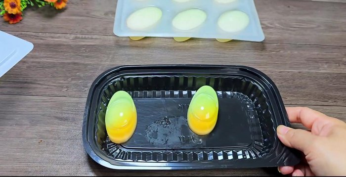 To remove the jelly, gently squeeze the mold to release the set jelly.