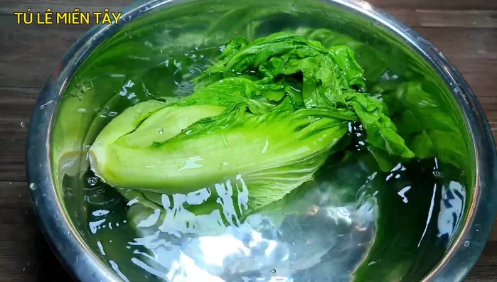 Rinse the blanched cabbage under cold water (add ice if available) to cool it down.