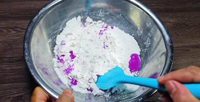 Make tapioca dough: Mix 100g flour with 80ml of hot purple leaf water. Knead until smooth. Repeat with 80ml of hot pandan leaf juice and 80ml of boiling water for other doughs. Knead until smooth and not sticky.