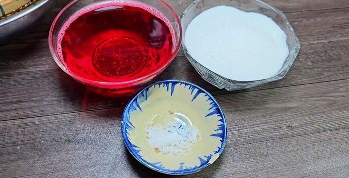 Marinate the pulp overnight in a mixture of 500g glue, 300ml Xi Tin, 1/2 teaspoon salt, and 250g sugar.