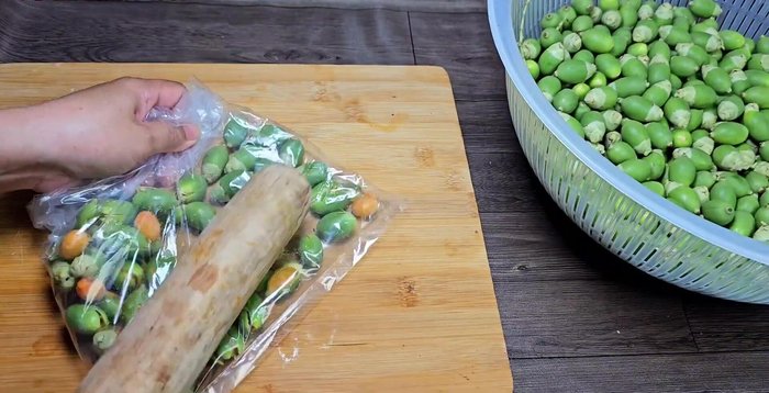 Using a pepper net or stick, gently hit the fruits to release the seeds. Alternatively, a larger knife can be used.
