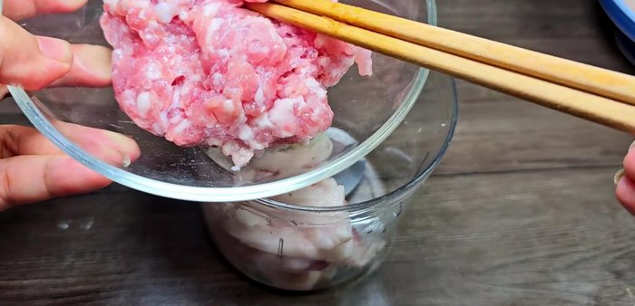 Blend the pork fat and raw pork until pureed. Let cool.