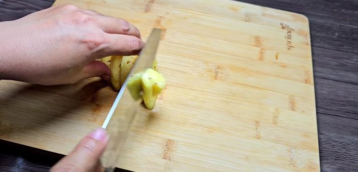 Prepare the fish sauce: Blend pineapple until smooth.
