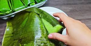 Sticky Rice Cake with Coconut Filling: A Delicious Vietnamese Treat