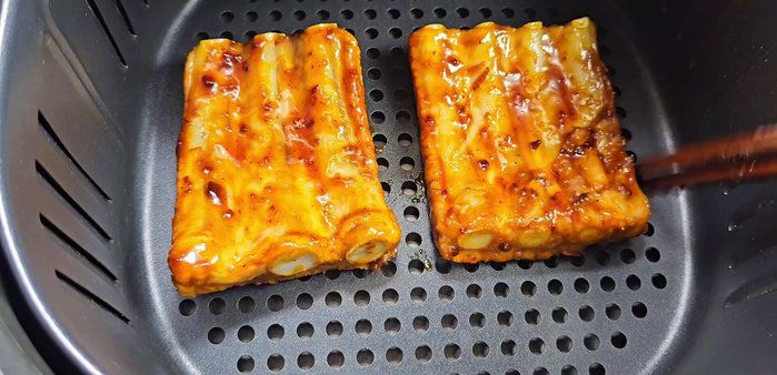 Preheat the air fryer to 180 degrees. Grill the ribs, bone-side down, for 6 minutes.