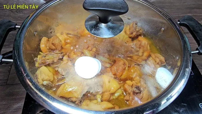 Cover and cook on low heat for 7 minutes.