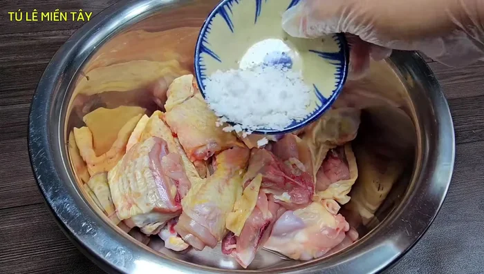 Cut the chicken into bite-sized pieces.
