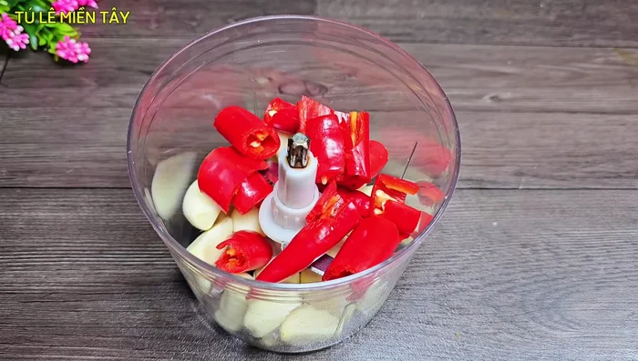 Blend Garlic and Chili: Blend the garlic and chili peppers until smooth. (Alternatively, chop finely).