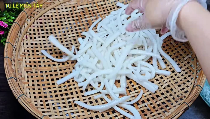 Drain Radish: After soaking, drain the radish in a basket to remove excess water.