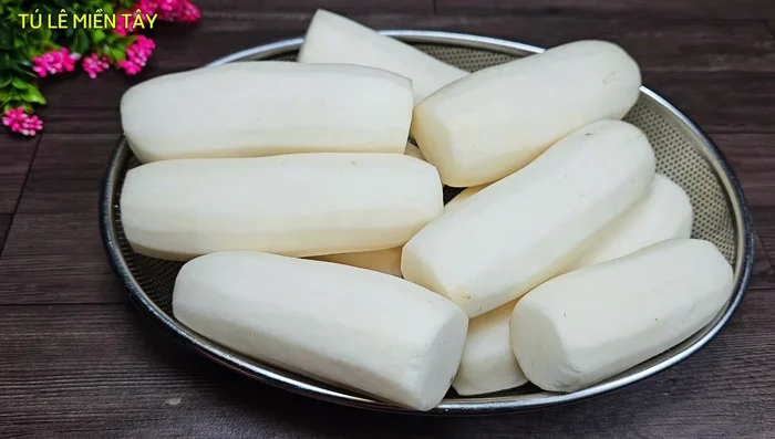 Prepare the radish: Peel and cut the radish into small pieces, smaller than your little finger.
