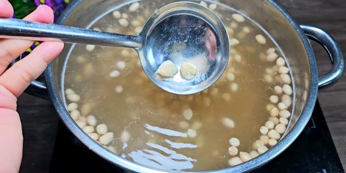 Once peanuts are almost soft (easily pressed with a spoon), add the prepared chicken feet to the pot.