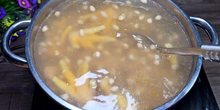 Season with sugar, MSG, coffee pepper, and salt to taste. Add onion, pepper, and coriander for extra flavor (optional).