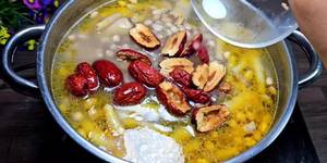 Chicken Feet Stew with Peanuts & Red Apples: Bone-Boosting Recipe